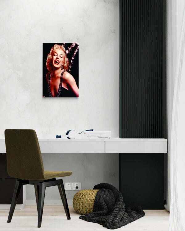 Smiling Marylin -