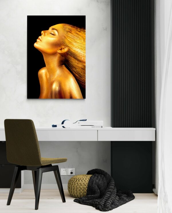 Gold Shower 1 - Esplosione di Lusso e Bellezza -