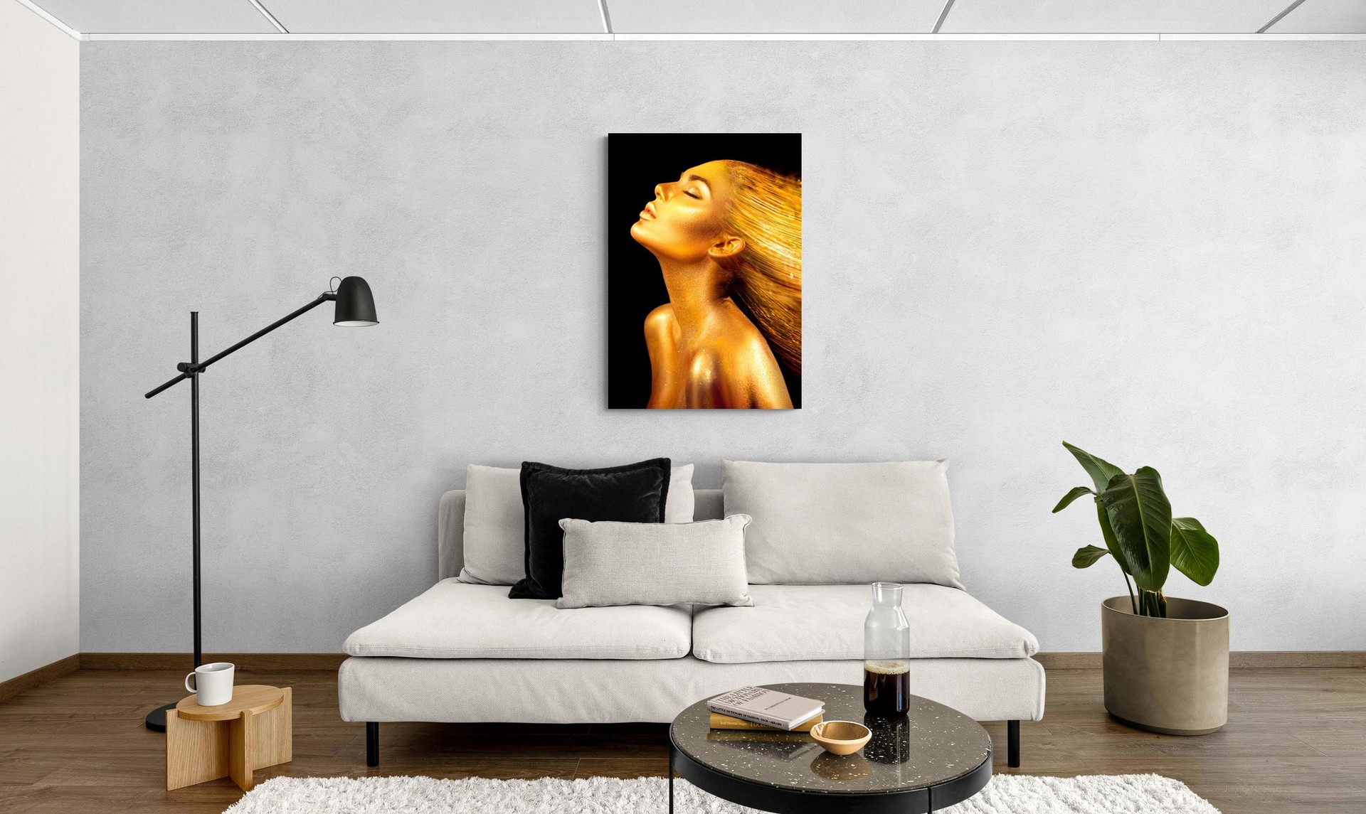 Gold Shower 1 - Esplosione di Lusso e Bellezza -