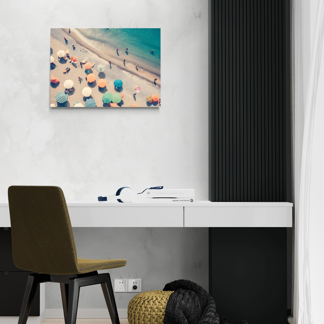 beach-from-the-top-scena-2-70x50-senza.jpg Ombre e Onde: Un'Impressione Estiva scena-2-70x50-senza