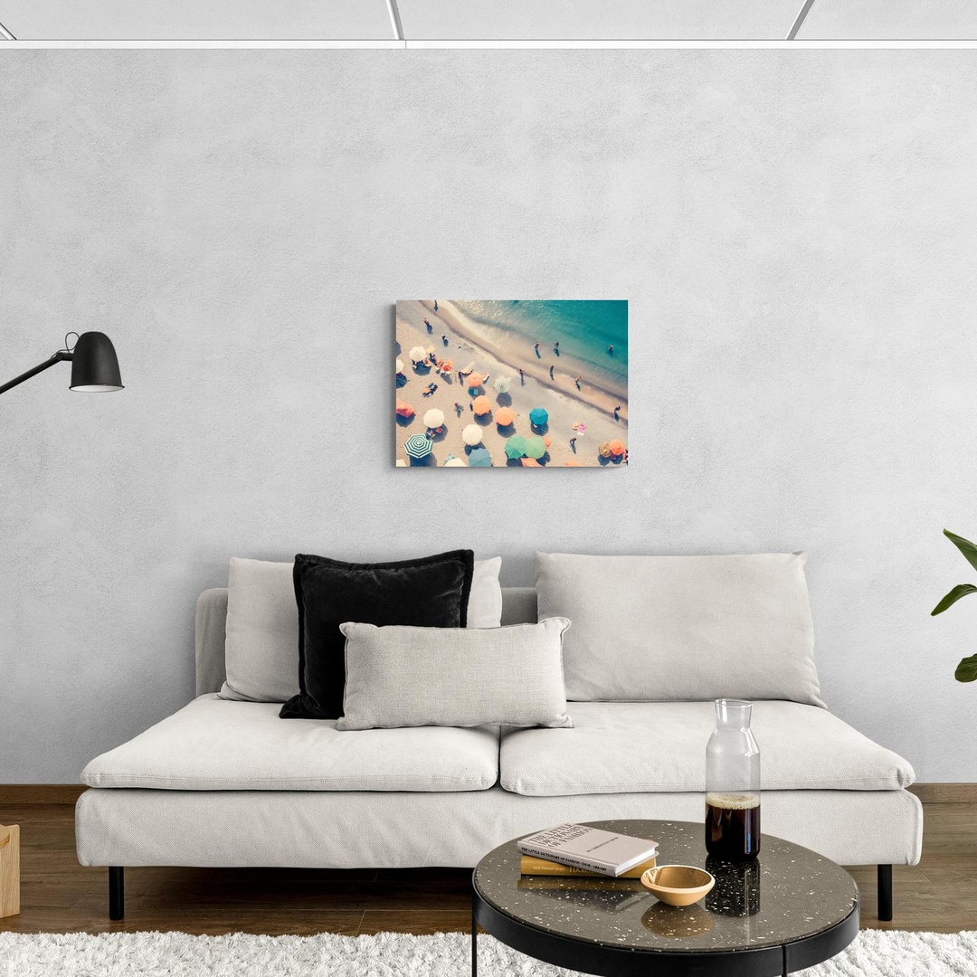 beach-from-the-top-scena-3-70x50-senza.jpg Ombre e Onde: Un'Impressione Estiva scena-3-70x50-senza